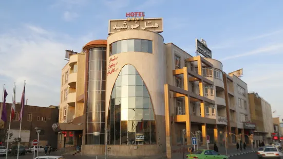 Qom Khorshid Hotel