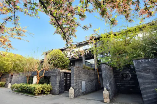 Mansu·Qingchengshan Shangshan Villa (Qingchengshan High-speed Railway Station Branch)
