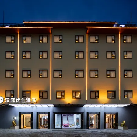 HanTing Premium Hotel (Guilin Zhengyang Pedestrian Street Elephant Trunk Hill Scenic Area) Отели рядом с достопримечательностью «Гора Фубо»