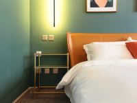 Soft bed设计师公寓(西安文理学院店) - ins风复古浪漫巴黎大床房