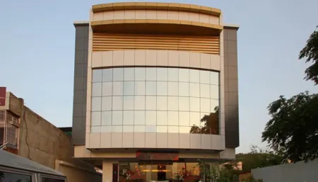 Hotel Sheela Shree Plaza Отели в г. Джханси