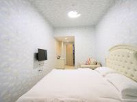 广州云朵主题公寓 - 舒适一室大床房