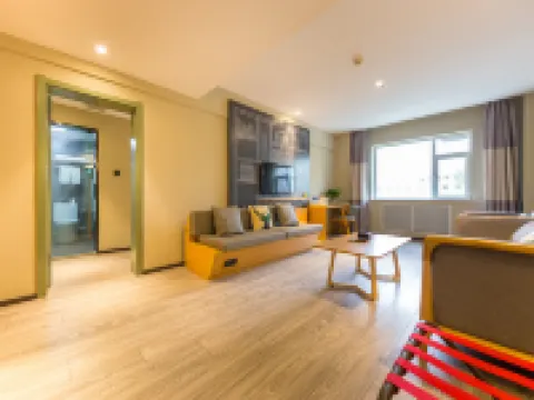 Ibis Hotel (Lanzhou Dongfanghong Plaza Guofang Department)