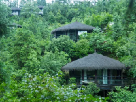 naked Stables Resort Hoteles en Deqing