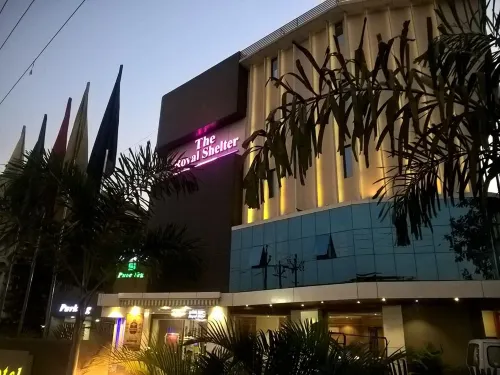 Hotel Royal Shelter Hotel di Vapi