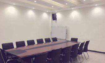 7Days Inn Hotel (Jiangmen Qimingli Square 33 Xu Street)