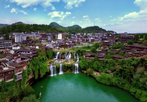 Baihe Renjia Inn (Furong Town Waterfall Branch)
