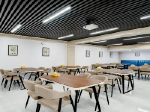 Floral Hotel · Zhengzhou Tiancheng Hotel (Zhengzhou Xinzheng International Airport) Hotels in Xinzheng