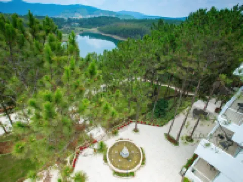 โรงแรมเซเรจา & รีสอร์ต ดาลัต โรงแรมในด่าหลัต