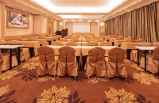 Vienna Hotel (Delingha Xinyuan Road)