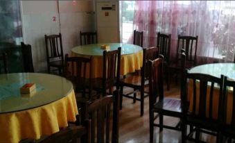 Yanting Xinhong Business Hotel