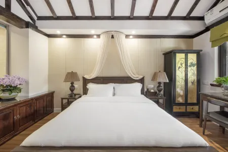 Shanghai Caoxi Bieyuan Homestay(Zhujiajiao Ancient Town Shop) Отели рядом с достопримечательностью «Taohua Island»