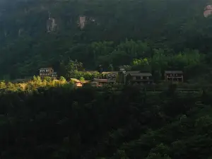 Four-Faced Mountains Twin XILU Homestay