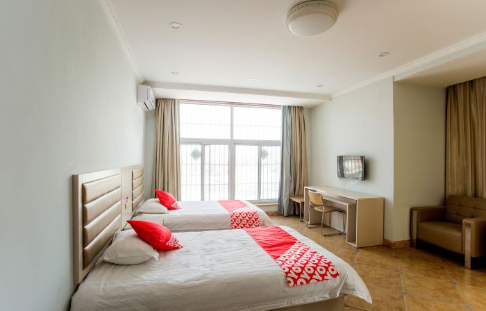 Caoxian Lijing Business Hotel