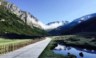 Daocheng Yunqi Mountain House Inn