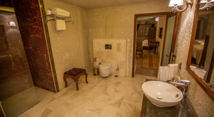 Artemis Cave Suites