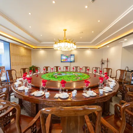 Yujinzhou Light Luxury Hotel