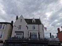 The Strand Hotel, the Former Residence of Oscar Wilde 커먼 그라운드 주변 호텔
