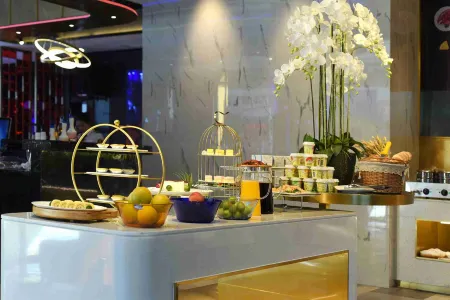 Yage Huanju Hotel (Yichang Riverside Park CBD Shopping Center) Отели рядом с достопримечательностью «Mojishan Forest Park»