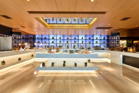 Atour Hotel (Lvshunkou centralsquare) Отели рядом с достопримечательностью «Dalian University of Foreign Languages (Lvshun South Road)»