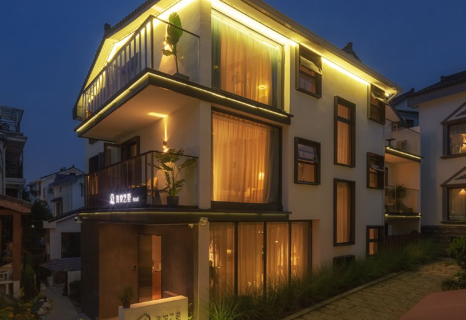 2. West Lak..