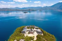 Silver Lake Island Hotel At Lugu Lake, Yunnan Hotel in zona The Lover's Beach