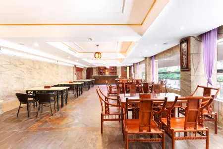 Dequan Hotel Отели в г. Дунсин