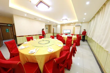 Yizhe Taixin Hotel (Long'an Bus Station)