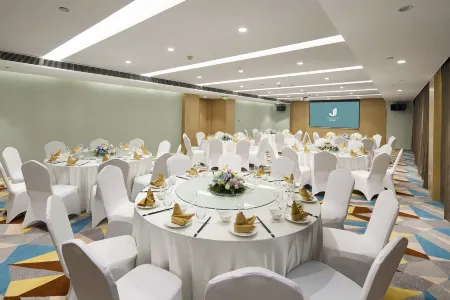 Jinju Hotel (Chengdu Financial City Yintai Center in99) Отели рядом со станцией Shuangliu Railway Station