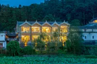 雲山水·溫泉全景度假客棧(騰沖和順古鎮店) 華僑城·祕境森林樂園附近的飯店