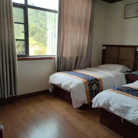 Le'an Riverside Hotel