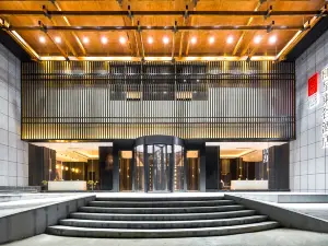 Rezen Dong Hotel (Chengdu Chunxi Road Tianfu Square Subway Station Branch)