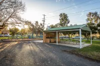 Wodonga Holiday Park - parking