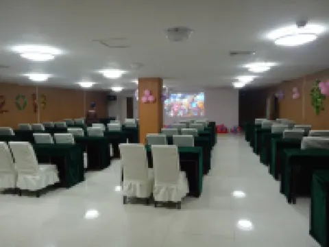 7 Days Premium Hotel (Nenjiang New Bus Station)