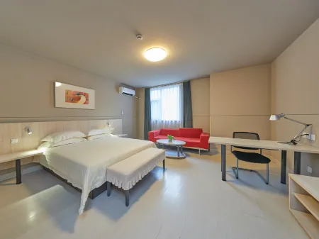 Jinjiang Inn (Shanghai People's Square East Huaihai Road)