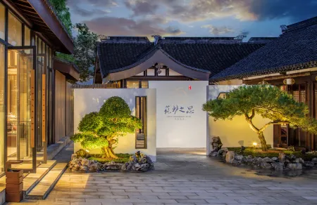 Chunluzhisi Resort Hotel Отели рядом с достопримечательностью «Chengxu Temple»