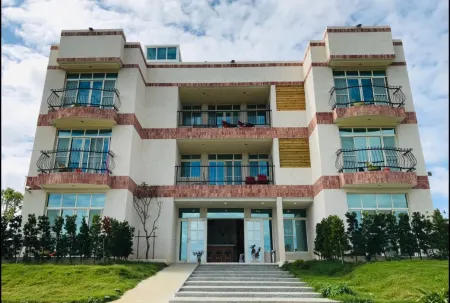 FULL MOON Отели рядом с достопримечательностью «Озеро Задний Валентина»