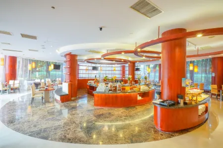 Phoenix Hotspring Resort Отели рядом с достопримечательностью «Phoenix Mountain Scenic Area»