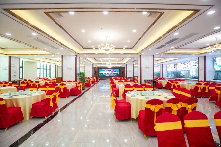 Renhe International Hotel Отели рядом с достопримечательностью «Спортивный зал Наньшун»