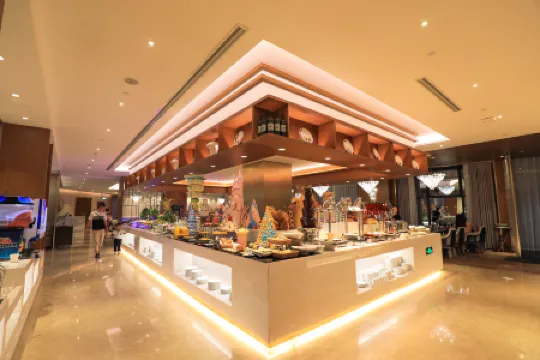 Ramada Plaza by Wyndham Fuxian Lake