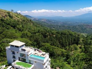 Kandy Bellwood Hills Resort & Spa