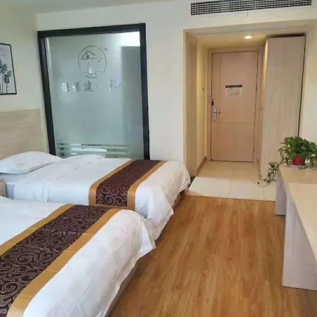 Fengyang Qianzhen Construction Hotel