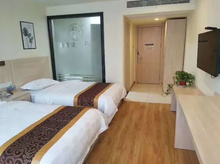 Fengyang Qianzhen Construction Hotel Отели рядом с достопримечательностью «Anhui Science & Technology University (Donghua Road)»