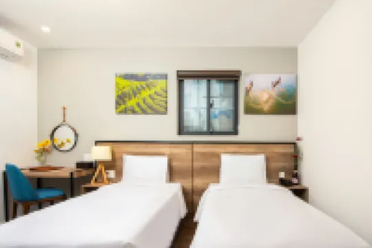 Golden Lotus Central Hotel Hotels near E-Land Four Season Bar