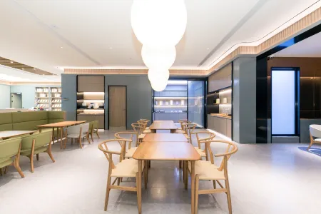 Sushi Light Luxury Hotel (Shanghai Bund Chenghuang Temple Branch)