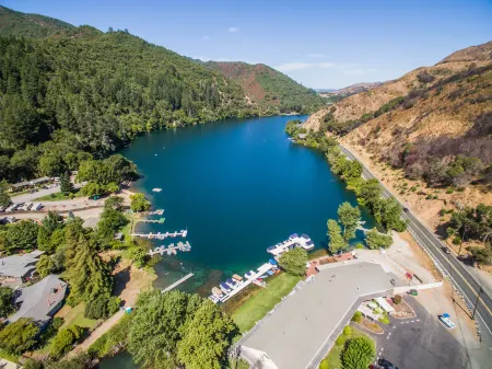 The Lodge at Blue Lakes Отели в г. Аппер Лейк