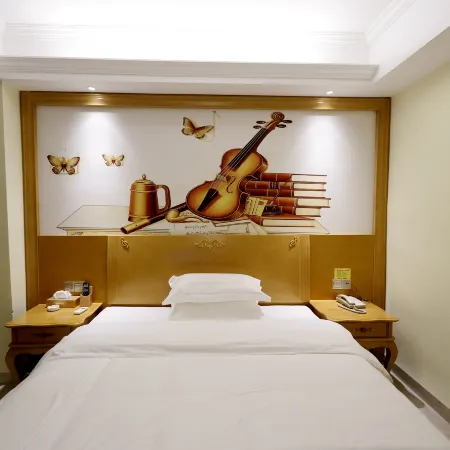 Bincheng Hotel (Dongxing National Gate Scenic Area Port)