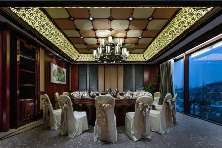 East Tai Lake Grand Hotel Отели рядом с достопримечательностью «Wangong Dike»