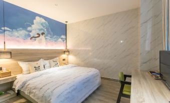 Zhangjiagang Meet Light Hotel (Shazhou Pedestrian Street)