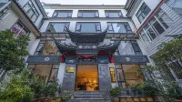 Dali left bank Qishe B & B (Dali Haijing Binhai Avenue store) 빈하이다다오 호텔
